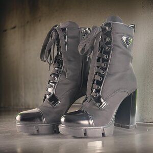 Authentic PRADA Black Spazzolato Nylon Calzature Donna Lace-Up Boots - Size 39.5
